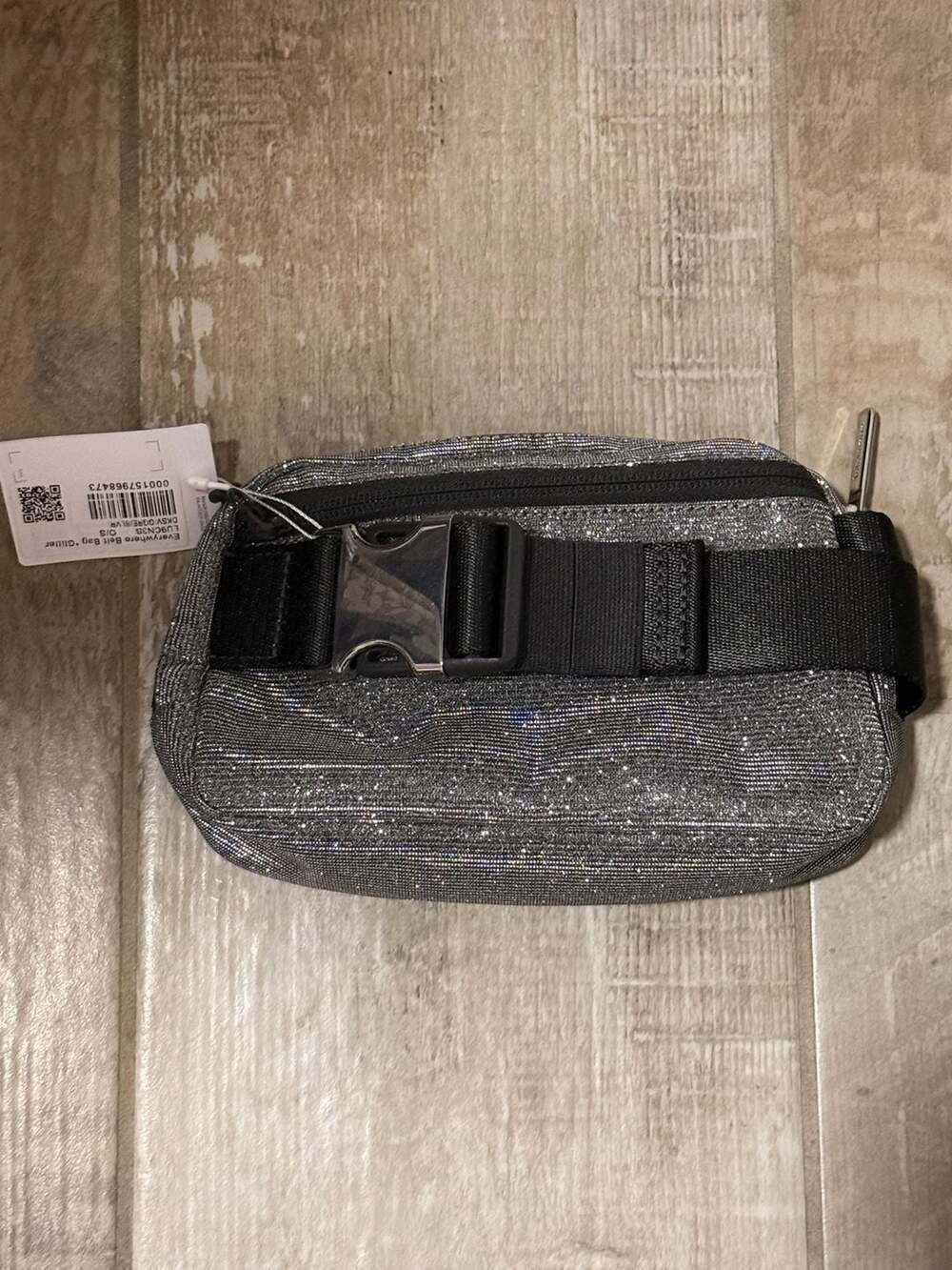 Lululemon Everywhere Belt Bag 1L Glitter Dark Silver NWT - Picture 2 of 6